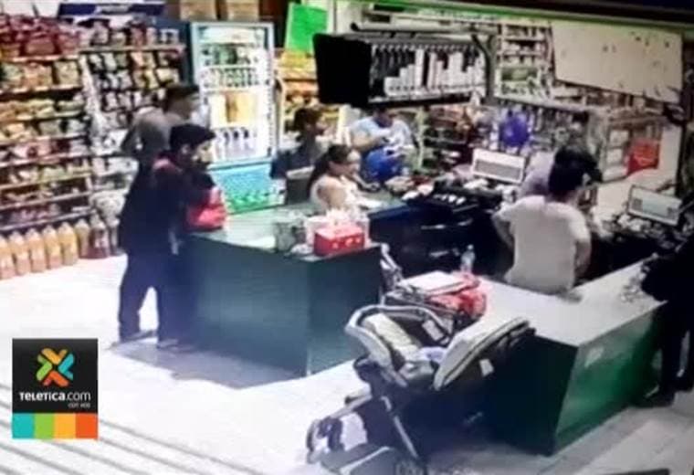Dos delincuentes armados le disparan a oriental dueño de supermercado para robarle ₡30.000