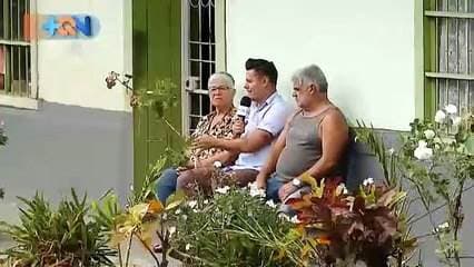 En el sector de Santa Teresita en San Lorenzo de Flores hay dos testigos de una historia centenaria. En 1883 don Julian Ugalde estaba estrenando esta casa de adobe que ya hoy tiene 136 años de historia. En frente la casa donde hoy viven don Alexis y Maria Elena también sobrepasa los 100 años. Con ellos repasamos las anécdotas y memorias de estos dos sitios tan emblemáticos en la comunidad. Descubra toda la historia de estas casas, repasando el reportaje adjunto en vídeo.