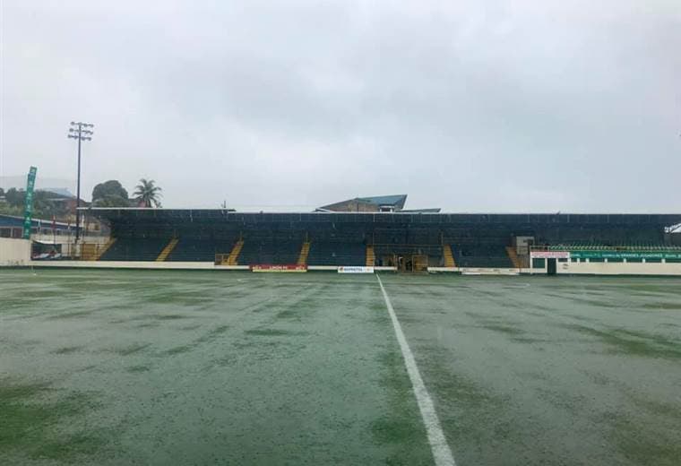 La lluvia no dejó disputar el compromiso entre Limón FC y Carmelita.|Prensa Limón FC