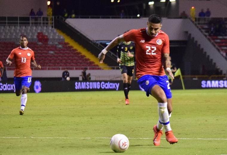 Rónald Matarrita domina el balón en el juego ante Jamaica | Carlos Leiva