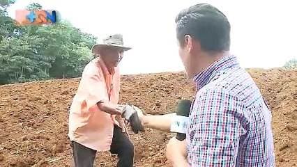 Jose Gutiérrez Gutierrez tiene 85 años de los cuales lleva viviendo los últimos 34 en una finquita que le da sustento y alegría todos los días en el distrito de Santa Isabel de Río Cuarto. Este personaje se gana la vida mediante la producción de yuca. Una dura labor que lo mantiene activo y con ganas de seguir trabajando. Conozca la historia de este popular personaje observando el video adjunto.