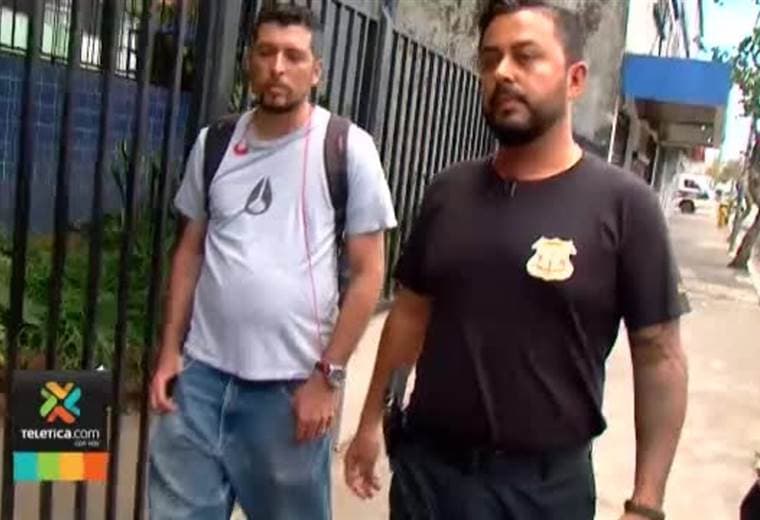 Exmonaguillo del padre Manuel Guevara llegó al Tribunal Eclesiástivo para interponer una denuncia