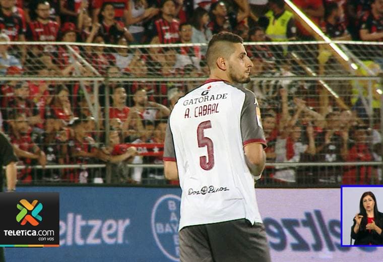 Cabral afirma que quiere quedarse en el saprissa