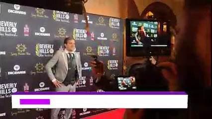 El cantautor costarricense Tito Oses ganó el premio Palma de Oro, en el Festival de Cine de Berverly Hills, que se realizó en el Teatro Chino de Hollywood, en la categoría de mejor actor, por su personaje en la película: “Todos Somos Óscar”. La cinta anteriormente se presentó en festivales internacionales de cine en Argentina, Roma, y Canadá, en este último recibió el premio a mejor largometraje extranjero. Con esta película Tito Oses se estrena como actor, guionista y director. La trama de “Todos Somos Óscar” se centra en la discriminación y la intolerancia, son tres actos, donde Tito Oses interpreta tres personajes de tres Óscars distintos, y cada uno de ellos muestra diferentes realidades que se viven en Costa Rica. En agosto de este año la película se estrenará en el país. Es la primera vez que una película y un actor tico gana este tipo de premio.