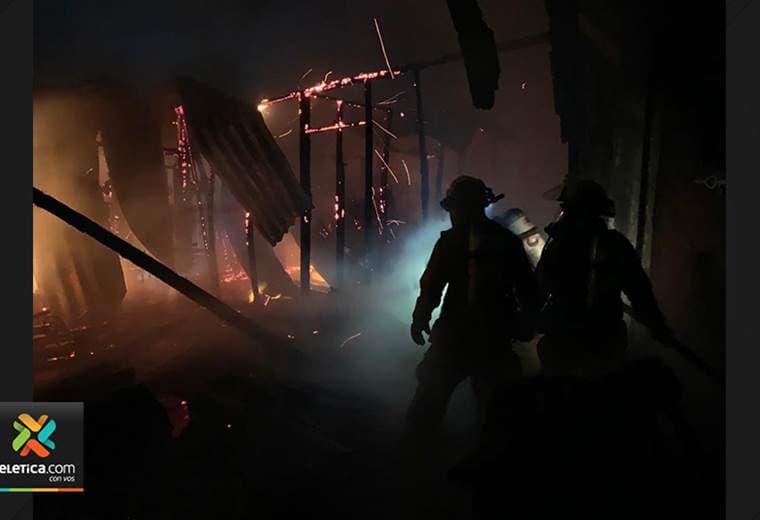 Bomberos atienden incendio en La Carpio