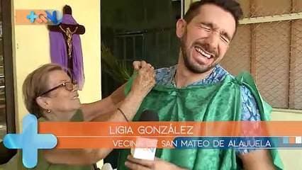 20 años de ser la modista en las procesiones