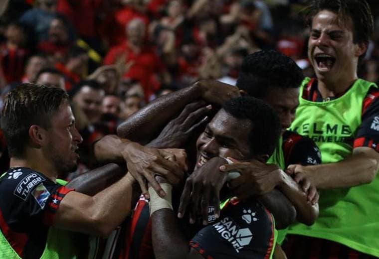 Los alajuelenses celebran el gol del triunfo ante Grecia | Cortesía prensa Alajuelense