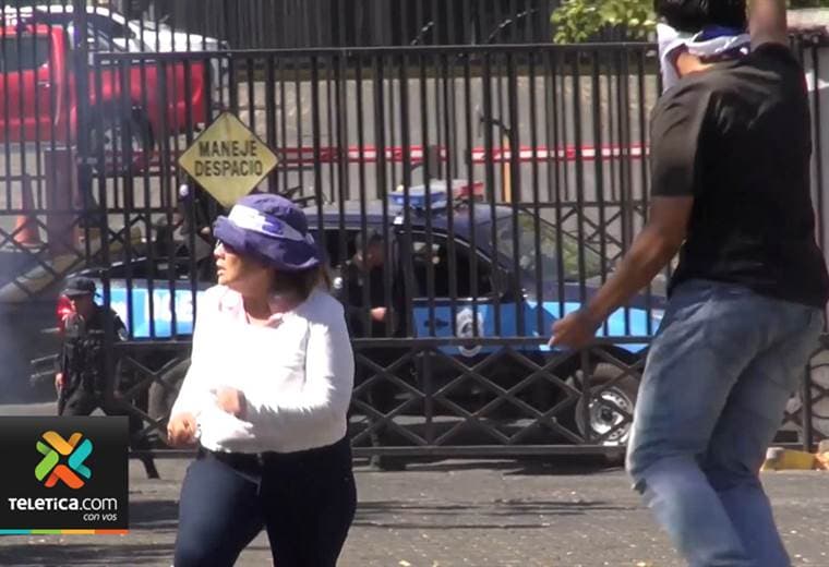 madres nicaraguenses denuncian detenciones de sus hijos por participar en manifestaciones.