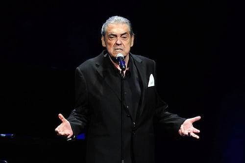 Alberto Cortez, cantante argentino.