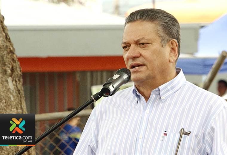 Johnny Araya asegura que es víctima de un escándalo mediático