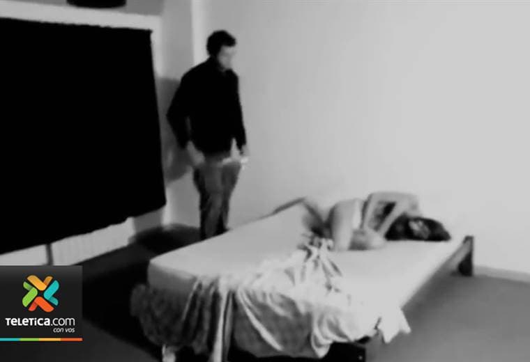 Detienen a hombre de 68 años y mujer de 52 como sospechosos de proxenetismo