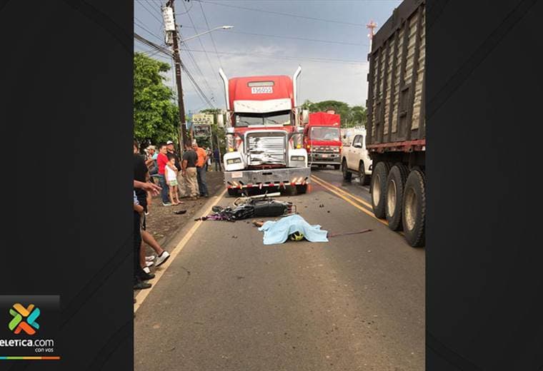 Motociclista muere tras colisionar contra tráiler en San Carlos