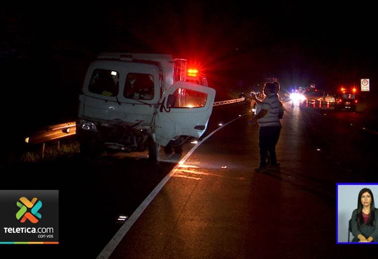 Violento choque entre un carro y un vehículo de valores dejó como resultado una persona fallecida