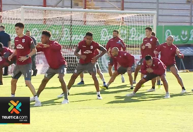 Saprissa pasó de tener escasez a superávit de laterales derechos
