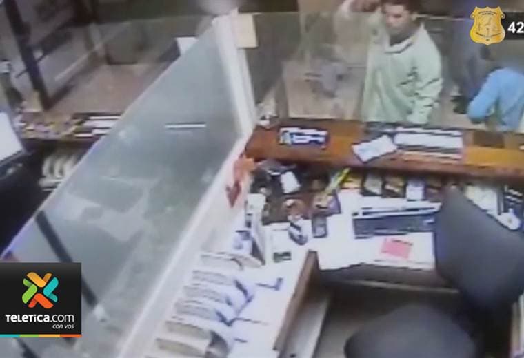 Video muestra el asalto que perpetraron cuatro sujetos al Banco Nacional de Nuevo Arenal de Tilarán