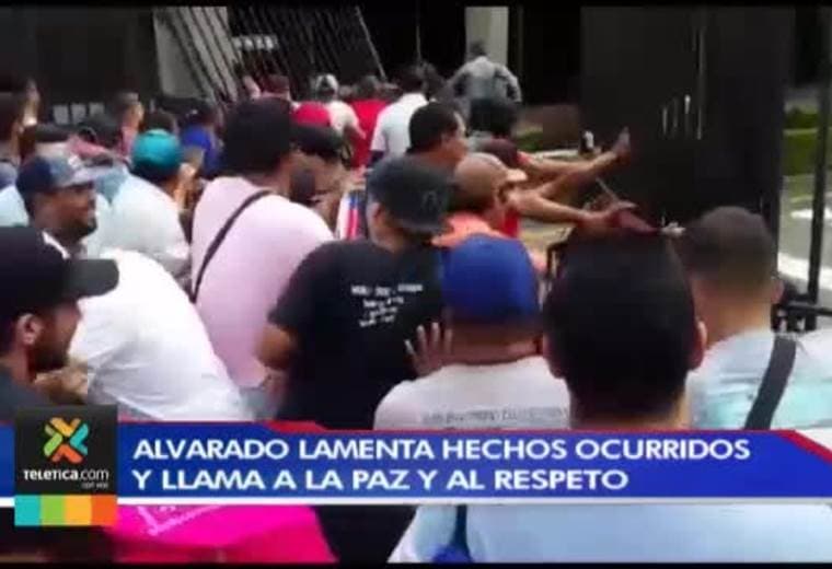 Carlos Alvarado lamenta hechos de violencia en Casa Presidencial y llama a la paz y al respeto