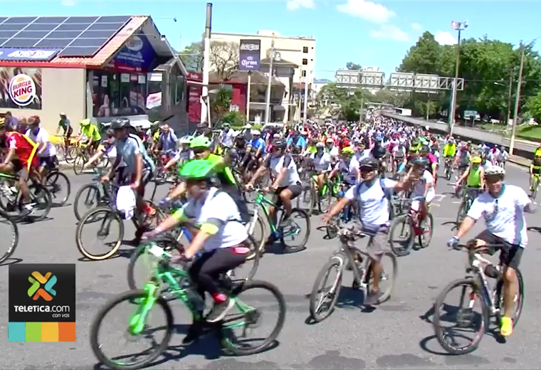 Celebración del día mundial de la bicicleta reunió a decenas de personas este domingo