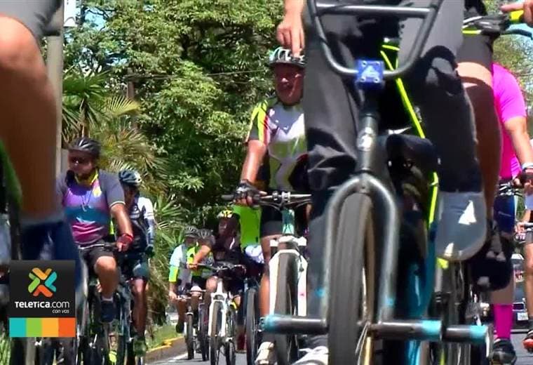 Celebración del día mundial de la bicicleta reunió a decenas de personas este domingo