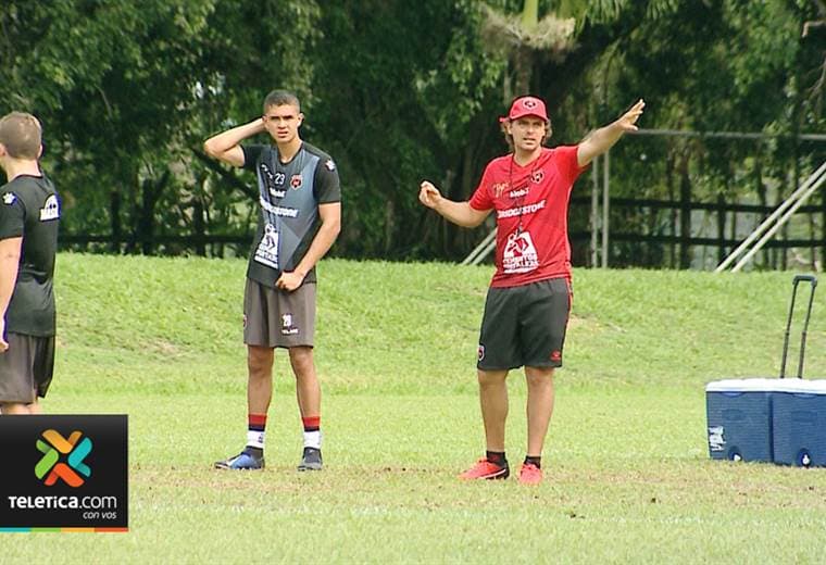 Andrés Carevic conversó con Róger Rojas sobre su futuro