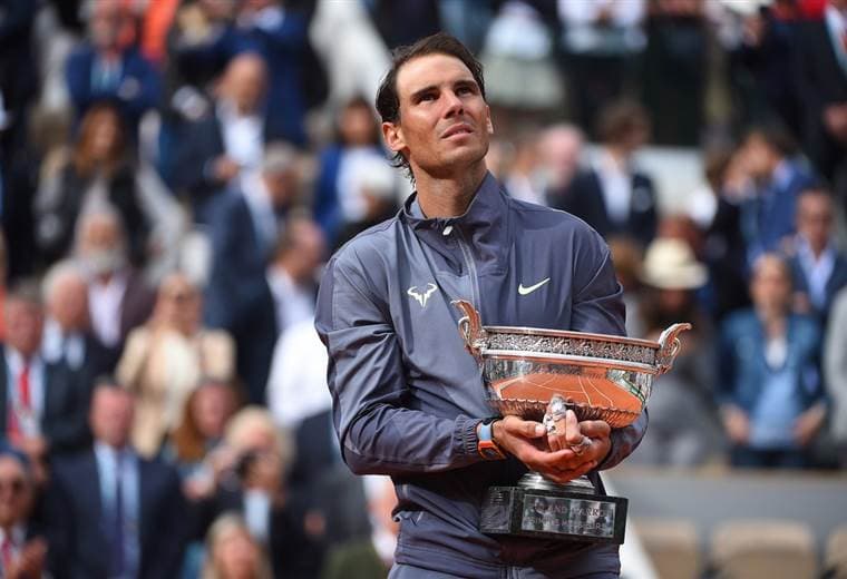 Rafael Nadal con su título 12 de Roland Garros | Roland Garros en Twitter