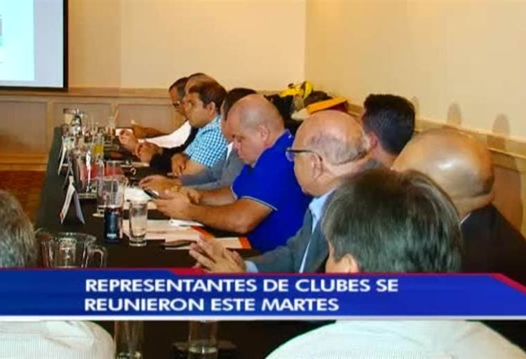 Unafut le da voto de apoyo a Rodolfo Villalobos