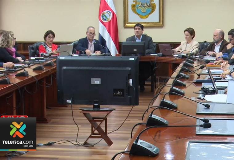 Presidente Carlos Alvarado mantiene una reunión con representantes del sector pesquero