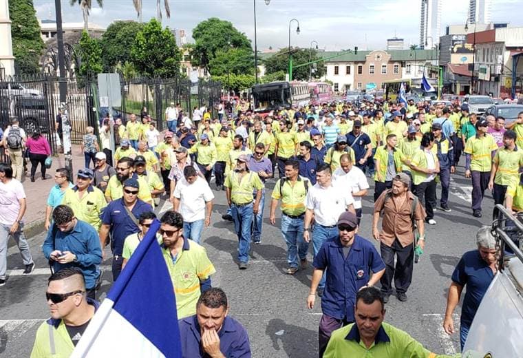 Manifestación de empleados de la Municipalidad 
