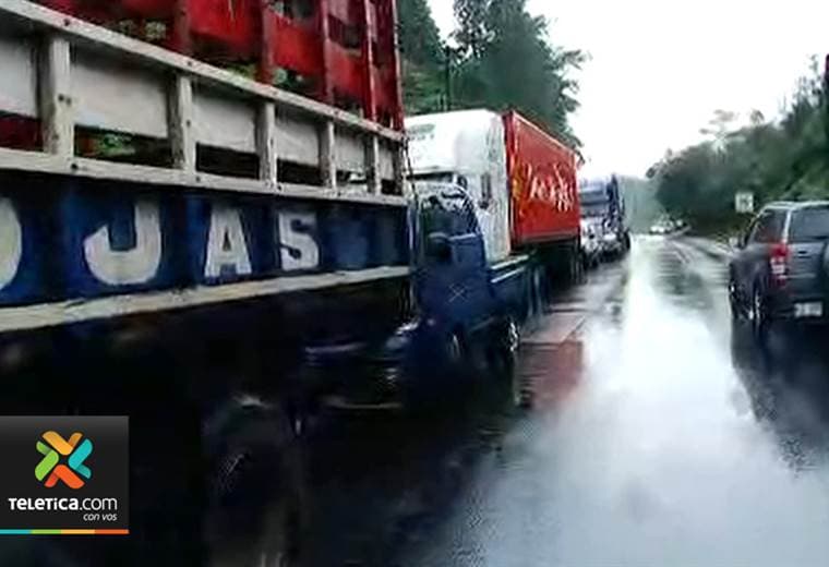 Ruta 32 amaneció cerrada debido a un derrumbe la noche de este lunes