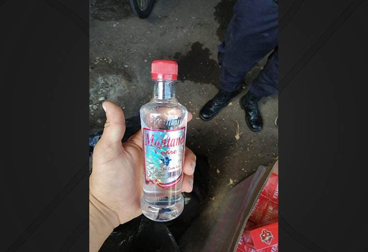 Policía Municipal de San José decomisó más de 400 botellas de guaro Montano