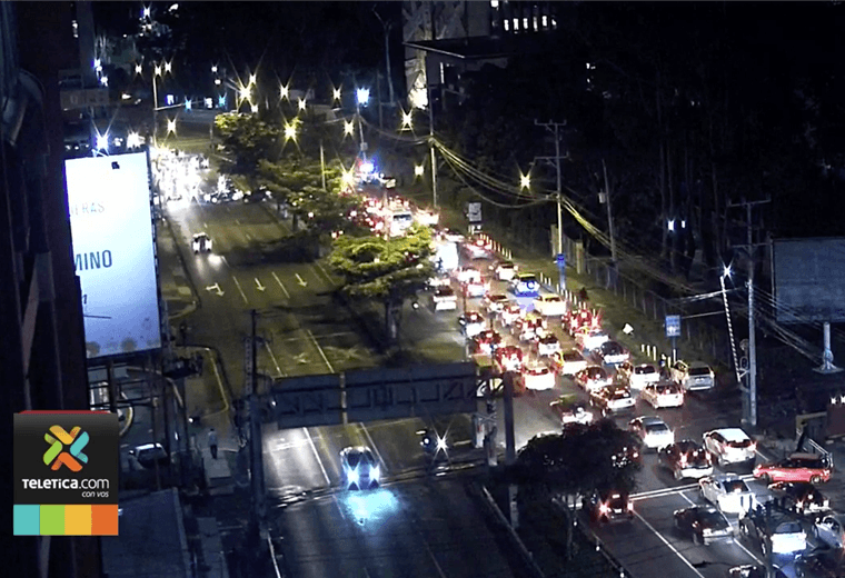 Bloqueo en circunvalación sentido San Pedro-Sabanilla