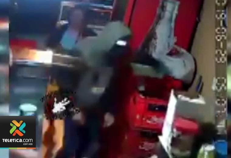 Varios hombres asaltaron un supermercado en San Francisco de Dos Ríos