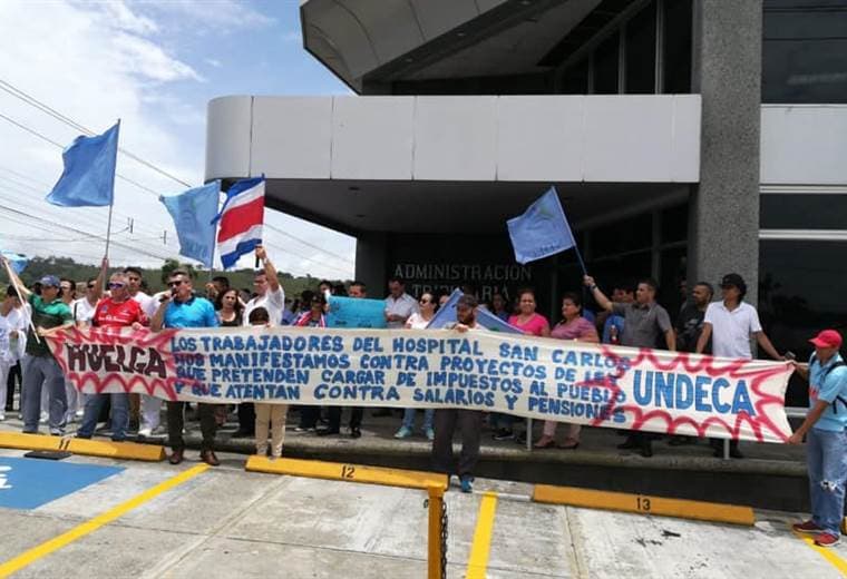 Manifestantes del hospital de San Carlos