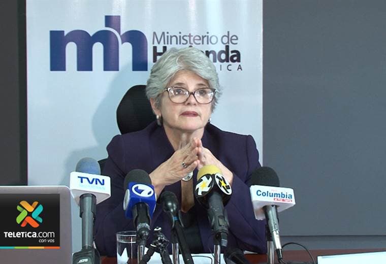 Ministra de Hacienda Rocío Aguilar asegura que su renuncia no está ni siquiera en análisis