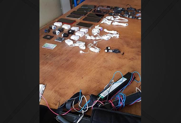 Trabajador intentó introducir 10 celulares en módulo penitenciario. Cortesía Ministerio de Justicia