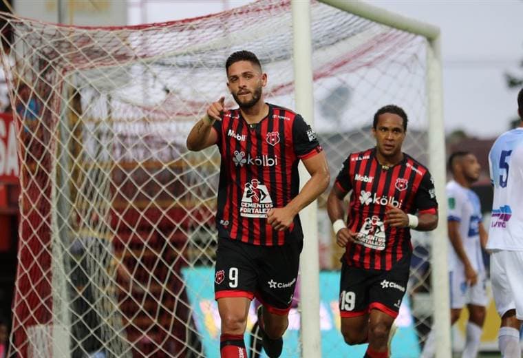 Jonathan Moya celebra su gol con Alajuelense | PRENSA ALAJUELENSE