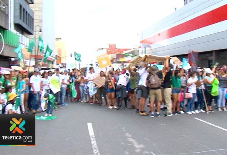 San José se vistió de verde en la primera marcha nacional a favor del ambiente este domingo