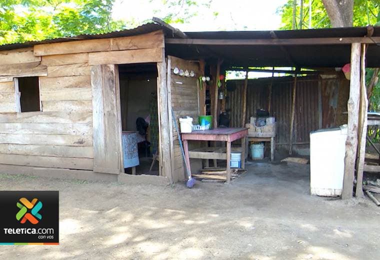 Familia de Nicoya vivía en pobreza extrema recibió casa digna y electrodomésticos