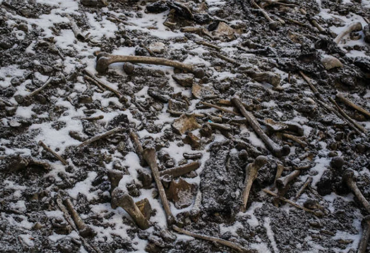 Huesos humanos encontrados en lago del Himalaya 