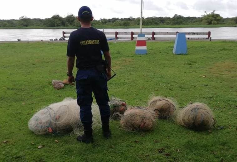 Guardacostas evita pesca ilegal en el Refugio de Vida Silvestre Barra del Colorado.