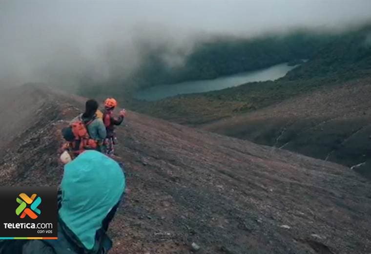 Laguna del volcán Rincón de la Vieja bajó 5 metros y se ha notado disminución en las erupciones