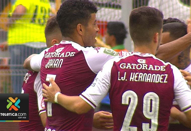 Saprissa celebra gol ante Guadalupe FC