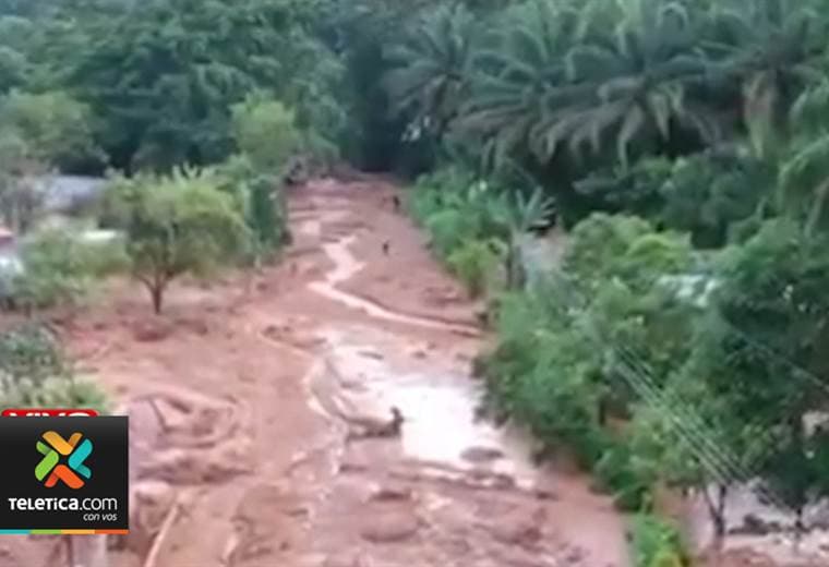 Al menos 100 evacuados en Río Claro tras deslizamientos