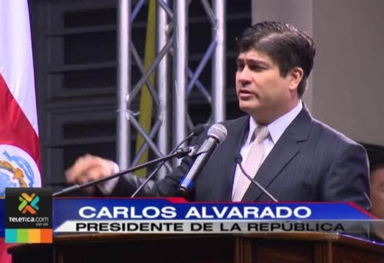 Carlos Alvarado criticó "la vagabundería y los privilegios" en su discurso de la Independencia