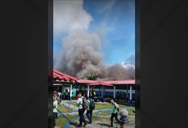 Incendio en Instalaciones de Colegio Carlos Manuel Vicente Castro