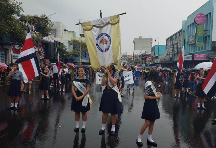 Colegio de Señoritas durante los desfiles del 15 de setiembre |Prensa MEP. 