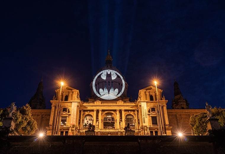Batiseñal proyectada en 10 ciudades del mundo | DC Comics
