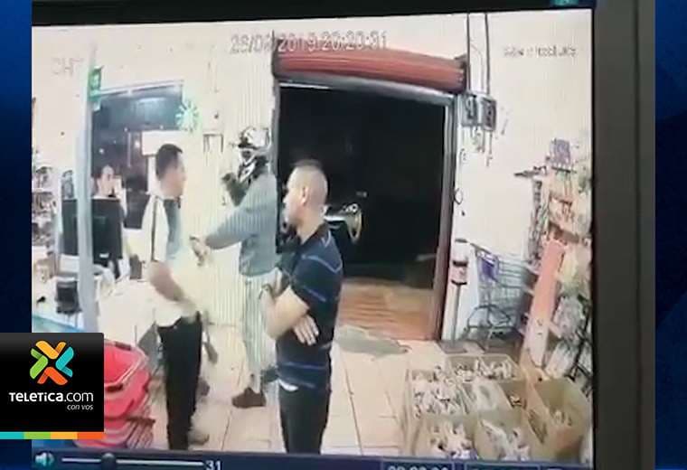 Cuatro adultos y un menor de edad son los detenidos por ola de asaltos a comercios en Grecia