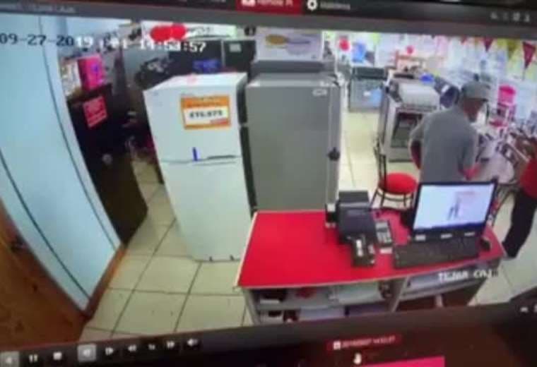 Asalto a local comercial en Tejar de El Guarco