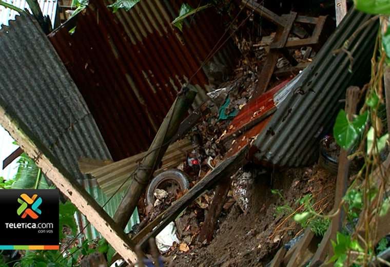 Deslizamiento dejó sin vivienda a cinco familias en Purral de Goicoechea