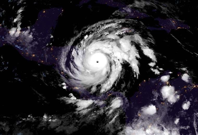 Huracán Iota - Centro Nacional de Huracanes